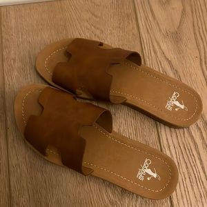 Brand new Corey’s Sandler -size 39